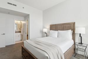 Placemakr Downtown Pittsburgh at The Pennsylvanian