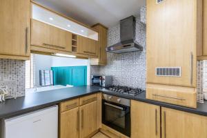 Central Winchester Duplex Apartment Sleeps 6