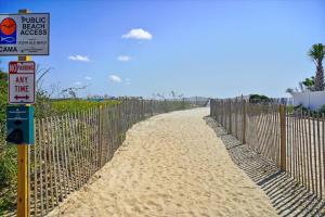 Ocean Views I Sleeps 12 I Walk to Beach I Pool