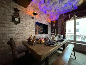 Appartements LA CHAMBRE DES SECRETS, Magique, Hyper-centre, 9 Couchages : photos des chambres