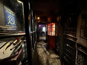 Appartements LA CHAMBRE DES SECRETS, Magique, Hyper-centre, 9 Couchages : photos des chambres