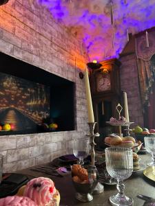 Appartements LA CHAMBRE DES SECRETS, Magique, Hyper-centre, 9 Couchages : photos des chambres