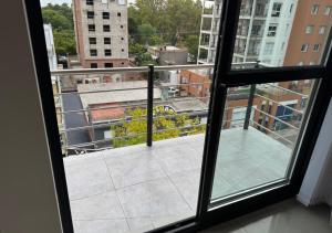 Moderno Depto en el Centro con Balcón y Cochera