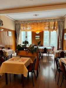 Hotels Hotel Restaurant Les Arcades : photos des chambres