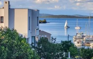 Beautiful Apartment With Pool - Luka