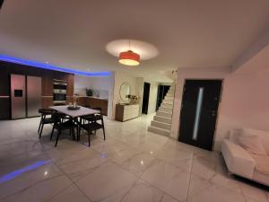 Sublime Villa Récente dArchitect T5 & Piscine & 5 pkg