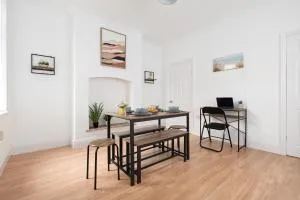 Spacious Beachfront Retreat in Cleethorpes - Your Perfect Getaway - 克利索普斯