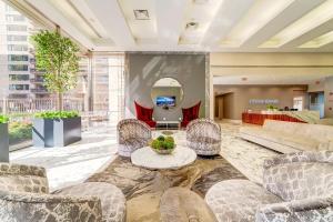 Stylish Apt in Crystal City