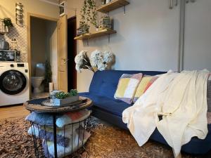 Pristine 1Br Apt in City Center with Free Parking