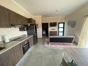 Cheerful 3 Bedroom Home In Gated Community