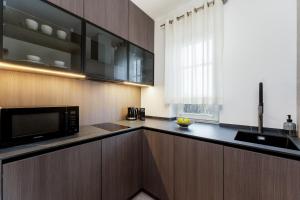 Wielopole Top Floor Apartments by Hostly