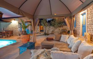 Stunning Home In Hrboki