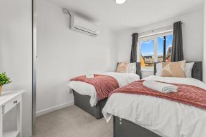 Large Family House with free parking - 3 bedrooms 6 beds