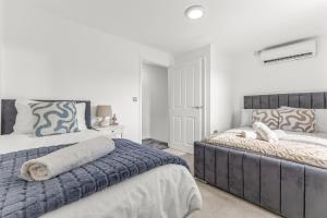 Large Family House with free parking - 3 bedrooms 6 beds