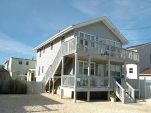 Pet Friendly, Oceanside, Brant Beach, Wifi, Beach Badges, Air Conditioning, Deck, Fenced In Private Yard,close To The Beach! Totally Renovated In,, - 希普博特姆