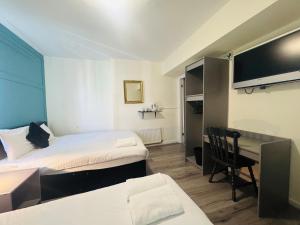 Large Family Room room in Calypso Hotel
