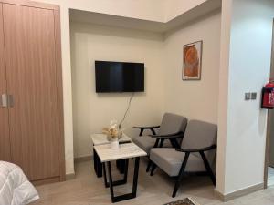 Smart & Modern Living in Heaven!