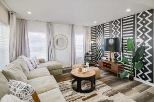 Imani Playce: Perfect location w Boho Vibes!