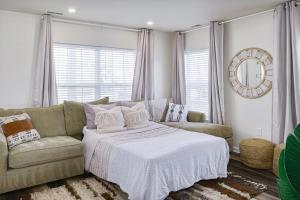 Imani Playce: Perfect location w Boho Vibes!