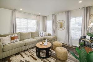 Imani Playce: Perfect location w Boho Vibes!