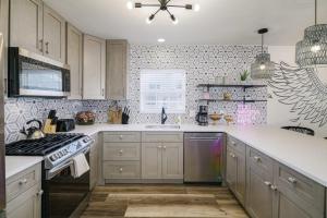 Imani Playce: Perfect location w Boho Vibes!