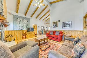 2 Mi to Dtwn Cloudcroft Home with Furnished Deck