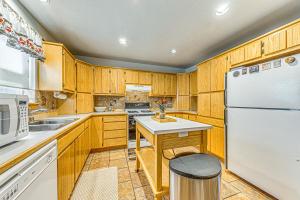 2 Mi to Dtwn Cloudcroft Home with Furnished Deck