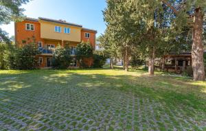 Cozy Apartment In Sveti Filip I Jakov 