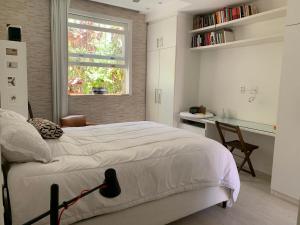 Linda Casa em condomínio