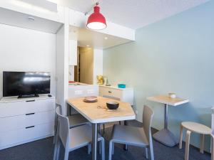 Studio rénové ski aux pieds, balcon, WiFi - FR-1-346-512