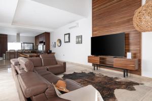 Villa Amalia 5 bdr w Private Pool in Aldea Zama