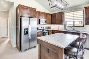 Family-Friendly Apt with Lake Views in Ponca City!