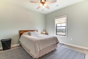 Family-Friendly Apt with Lake Views in Ponca City!