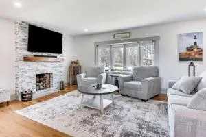 Acres Away Spacious Maine Retreat with Bunkhouse - Kittery