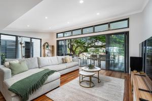 Mermaid Waters Waterfront Hideaway