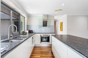 Mermaid Waters Waterfront Hideaway