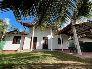 Holiday Home Blue Bird - Waskaduwa Sri Lanka - 卡卢特勒