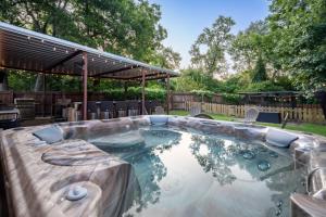 Ol Sarge Retreat Outdoor Amenities Cozy Charm