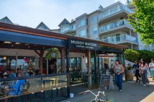 2 Bedroom with Lake and Mtn Views