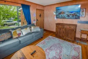 Charming two bedroom family home in coveted neighborhood - 恩格尔伍德