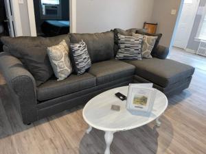 Hi-Point Hideaway - Cozy, Cute and Charming 2 BR