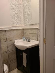 Hi-Point Hideaway - Cozy, Cute and Charming 2 BR