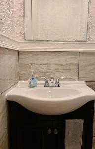 Hi-Point Hideaway - Cozy, Cute and Charming 2 BR