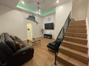 Arctic House- Walk to the Casinos, Outlets & More!