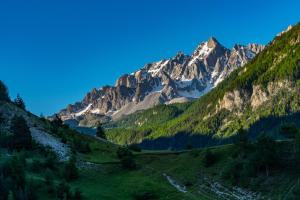 Chalets Chalet Les ecrins Guillestre Vars Risoul Queyras : photos des chambres