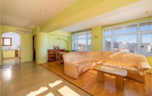 Gorgeous Home In Pomer