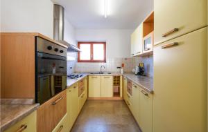 Gorgeous Home In Pomer