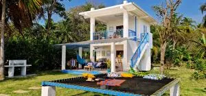 Beach House with AC Surrounded by Nature - Río Cedro