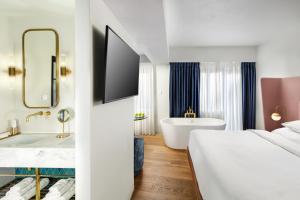 Superior Suite room in Gatsby Athens