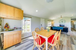 3 Mi to Caesars Casino Indiana Retreat with Patio!